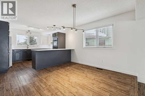 220 Templeby Place Ne, Calgary, AB - Indoor Photo Showing Kitchen