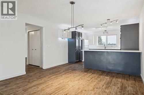 220 Templeby Place Ne, Calgary, AB - Indoor Photo Showing Kitchen