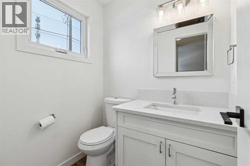 220 Templeby Place Ne, Calgary, AB - Indoor Photo Showing Bathroom
