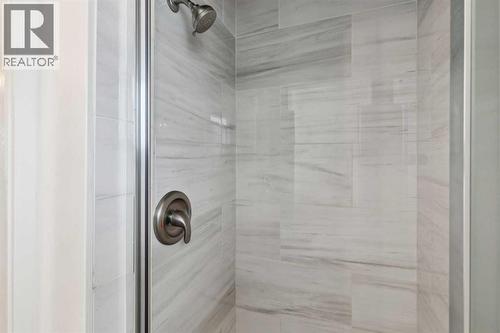 220 Templeby Place Ne, Calgary, AB - Indoor Photo Showing Bathroom