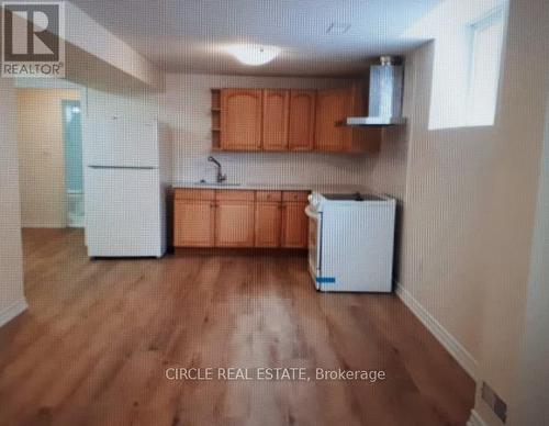 109 Springview Drive, Brampton, ON - Indoor Photo Showing Kitchen