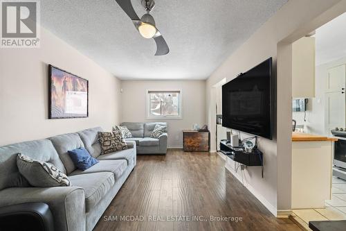 3382 Nighthawk Trail, Mississauga, ON - Indoor Photo Showing Living Room