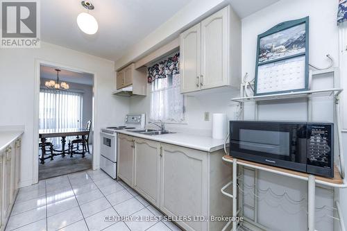 5439 Antrex Crescent, Mississauga, ON - Indoor Photo Showing Kitchen With Double Sink