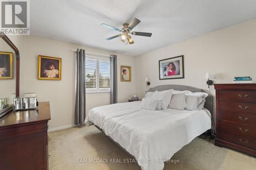 1004 Queensbridge Drive, Mississauga, ON - Indoor Photo Showing Bedroom