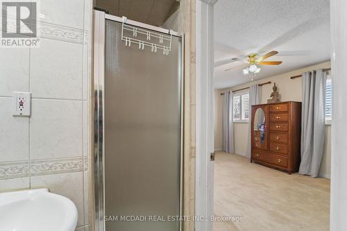 1004 Queensbridge Drive, Mississauga, ON - Indoor Photo Showing Bathroom