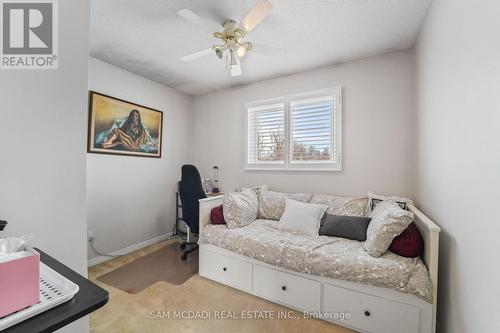 1004 Queensbridge Drive, Mississauga, ON - Indoor Photo Showing Bedroom
