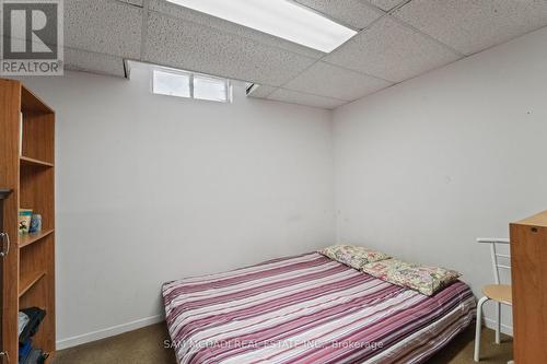 1004 Queensbridge Drive, Mississauga, ON - Indoor Photo Showing Bedroom