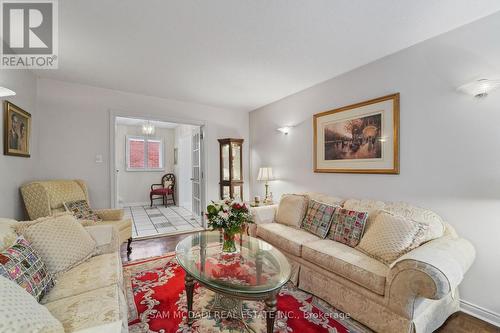 1004 Queensbridge Drive, Mississauga, ON - Indoor Photo Showing Living Room