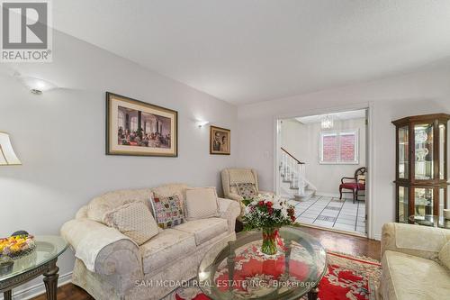 1004 Queensbridge Drive, Mississauga, ON - Indoor Photo Showing Living Room