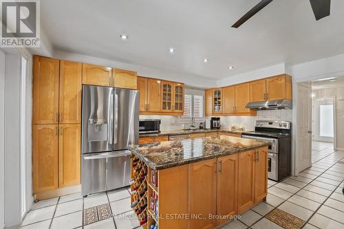 1004 Queensbridge Drive, Mississauga, ON - Indoor Photo Showing Kitchen With Stainless Steel Kitchen