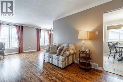 19 Valery Court, Hamilton, ON - Indoor Photo Showing Living Room