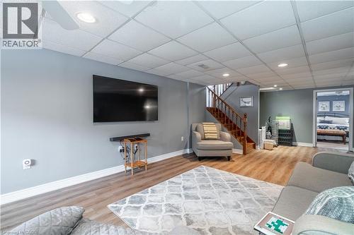 19 Valery Court, Hamilton, ON - Indoor Photo Showing Living Room