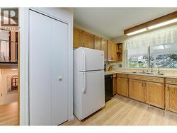 Very good size kitchen - 