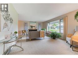 Super spacious living room - 