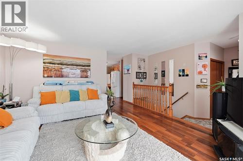 10 Meadows Place, Watrous, SK - Indoor Photo Showing Living Room