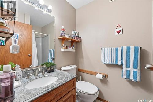 10 Meadows Place, Watrous, SK - Indoor Photo Showing Bathroom