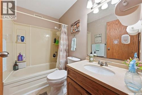 10 Meadows Place, Watrous, SK - Indoor Photo Showing Bathroom