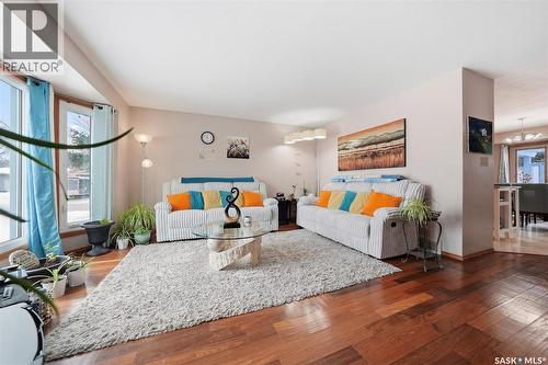 10 Meadows Place, Watrous, SK - Indoor Photo Showing Living Room