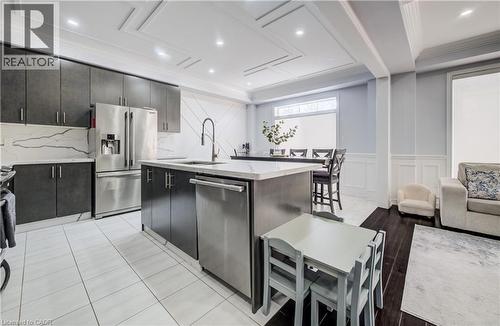 524 Linden Drive, Cambridge, ON - Indoor Photo Showing Kitchen With Upgraded Kitchen