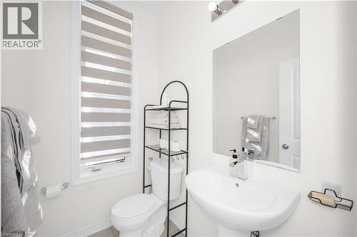 3131 Goodyear Road, Burlington, ON - Indoor Photo Showing Bathroom