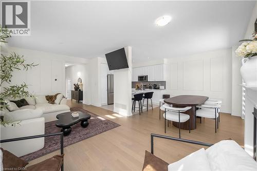 3131 Goodyear Road, Burlington, ON - Indoor Photo Showing Living Room