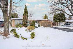 2207 SUNNYVALE DRIVE  Oakville, ON L6L 1W6