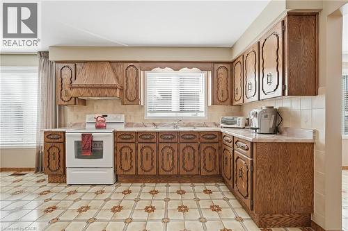 383 Scenic Drive, Hamilton, ON - Indoor Photo Showing Kitchen