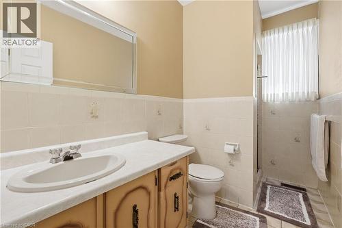 383 Scenic Drive, Hamilton, ON - Indoor Photo Showing Bathroom