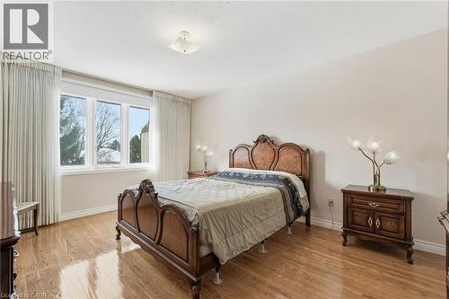 383 Scenic Drive, Hamilton, ON - Indoor Photo Showing Bedroom