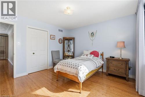 383 Scenic Drive, Hamilton, ON - Indoor Photo Showing Bedroom