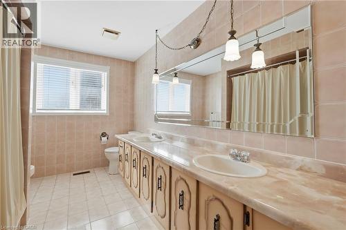 383 Scenic Drive, Hamilton, ON - Indoor Photo Showing Bathroom