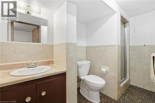 383 Scenic Drive, Hamilton, ON - Indoor Photo Showing Bathroom