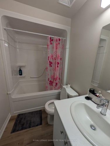 Up27-50 Herrick Avenue, St. Catharines, ON - Indoor Photo Showing Bathroom
