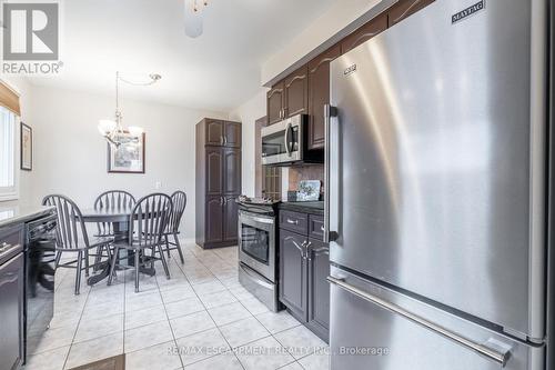 19 Valery Court, Hamilton, ON - Indoor Photo Showing Kitchen