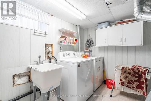 19 Valery Court, Hamilton, ON - Indoor Photo Showing Laundry Room