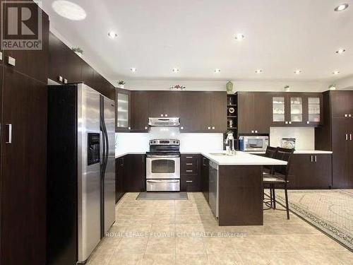 9 Maddybeth Crescent, Brampton, ON - Indoor Photo Showing Kitchen