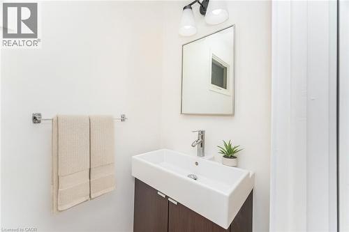 21 Horning Drive, Hamilton, ON - Indoor Photo Showing Bathroom