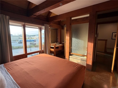 #206-1645 Cedar Rd, Ucluelet, BC - Indoor Photo Showing Bedroom