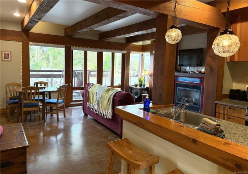 #206-1645 Cedar Rd, Ucluelet, BC - Indoor With Fireplace