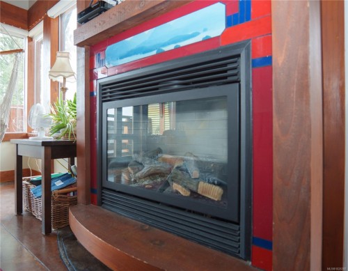 #206-1645 Cedar Rd, Ucluelet, BC - Indoor With Fireplace