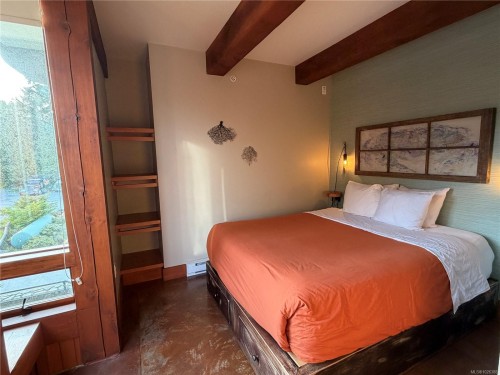 #206-1645 Cedar Rd, Ucluelet, BC - Indoor Photo Showing Bedroom