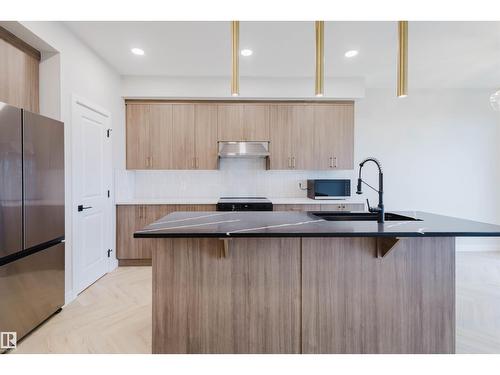 8292 Kiriak LO SW  Edmonton, AB T6W 5S2