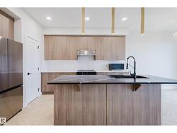 8292 Kiriak LO SW  Edmonton, AB T6W 5S2