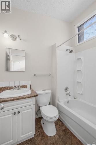 824-826 28Th Street E, Prince Albert, SK - Indoor Photo Showing Bathroom