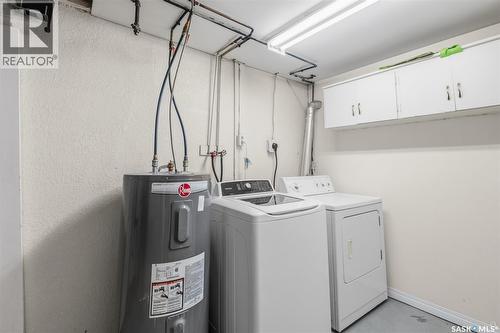 824-826 28Th Street E, Prince Albert, SK - Indoor Photo Showing Laundry Room