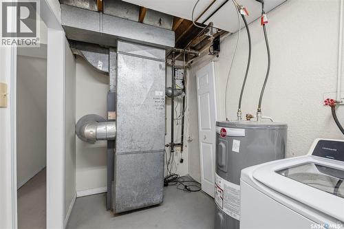 824-826 28Th Street E, Prince Albert, SK - Indoor Photo Showing Laundry Room