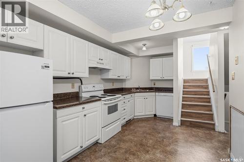 824-826 28Th Street E, Prince Albert, SK - Indoor Photo Showing Kitchen