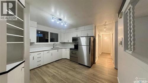 41 Cartier Crescent, Saskatoon, SK - Indoor Photo Showing Kitchen