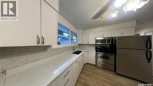 41 Cartier Crescent, Saskatoon, SK - Indoor Photo Showing Kitchen