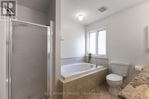 5-piece ensuite w/ soaker tub and walk-in shower - 2014 Jasper Avenue, Ottawa, ON - Indoor Photo Showing Bathroom